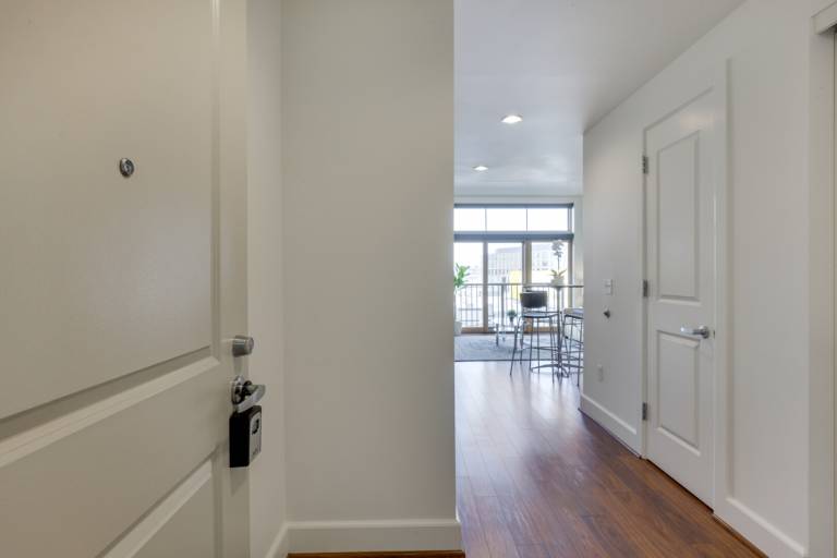 Apartment with pool — photo 5