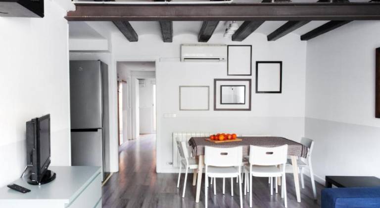 Fully equipped rental apartment | Close to Barcelona Cathedral | Pets are welcome — photo 2