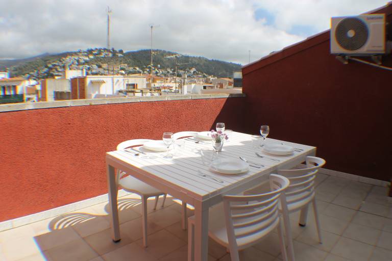 Apartment with terrace — photo 2