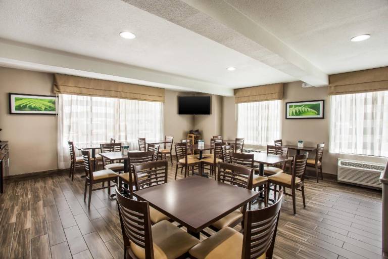 Quality Inn Kansas City International Airport — photo 4