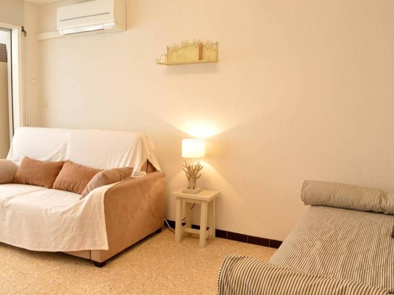 Charming studio in Le Lavandou with parking near beach — photo 3