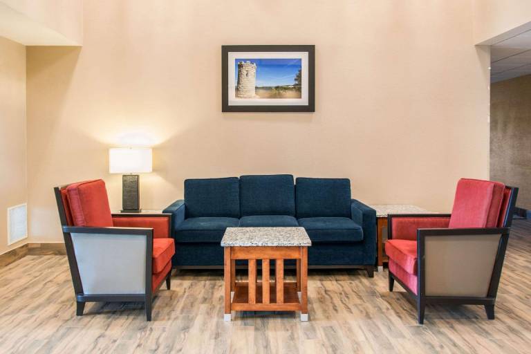 MainStay Suites Dubuque at Hwy 20 — photo 3