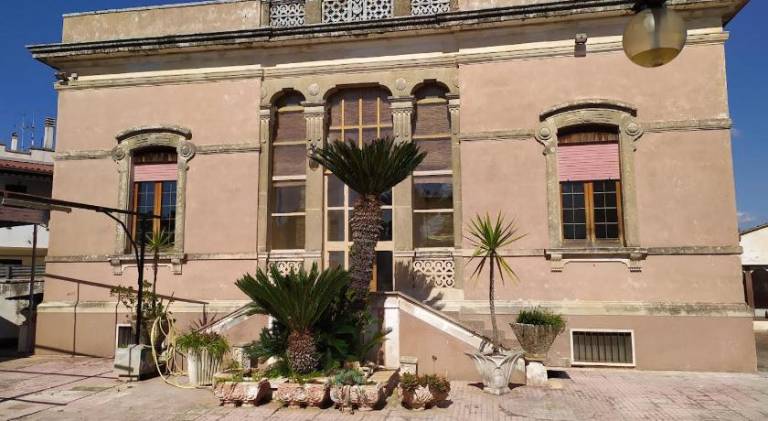 House with grill, yard & patio in Sannicola