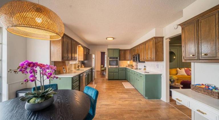 Luxury 4BR OKC Retreat w Hot Tub & Pool Table — photo 3