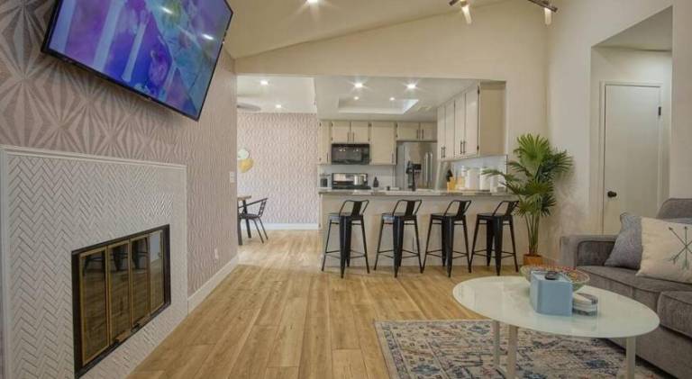 Vacation home with pool — photo 2