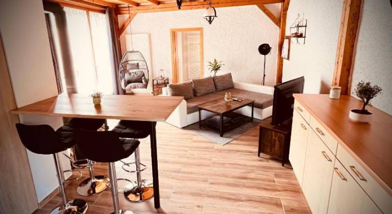 House with hot tub | Pets are welcome — photo 3
