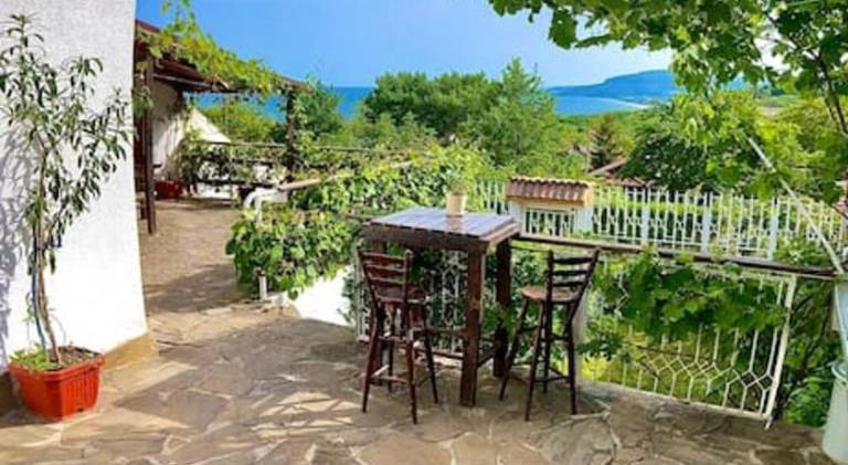 Vacation home with 6 rooms for 12 persons in Albena
