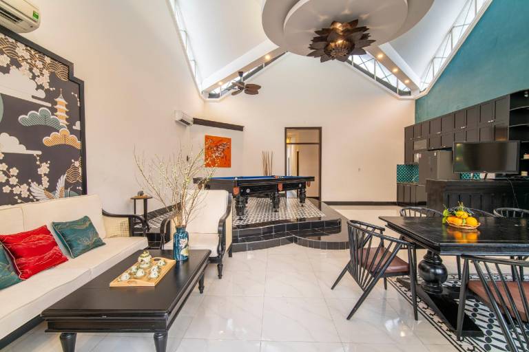 Villa with pool, grill & hot tub | Good for workation | Pets allowed — photo 3
