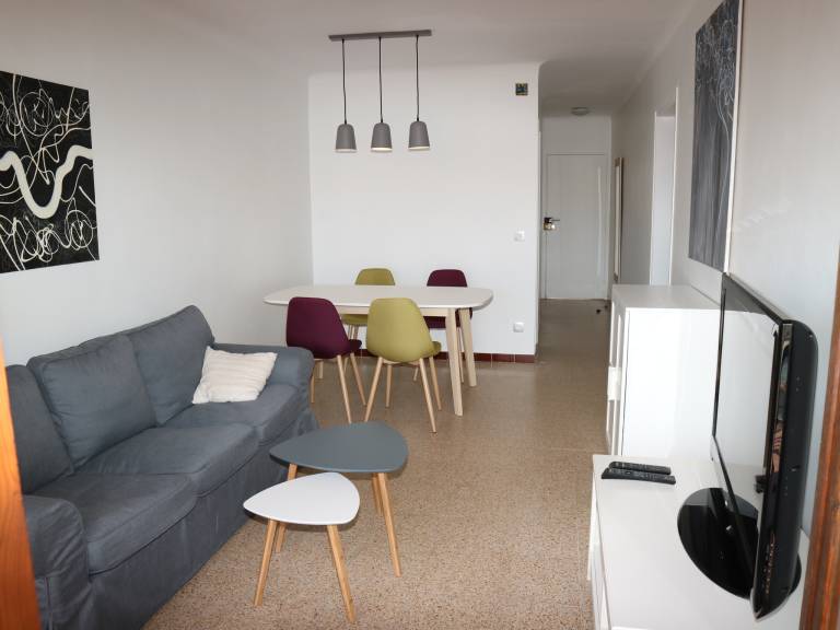 Rental apartment with patio — photo 3