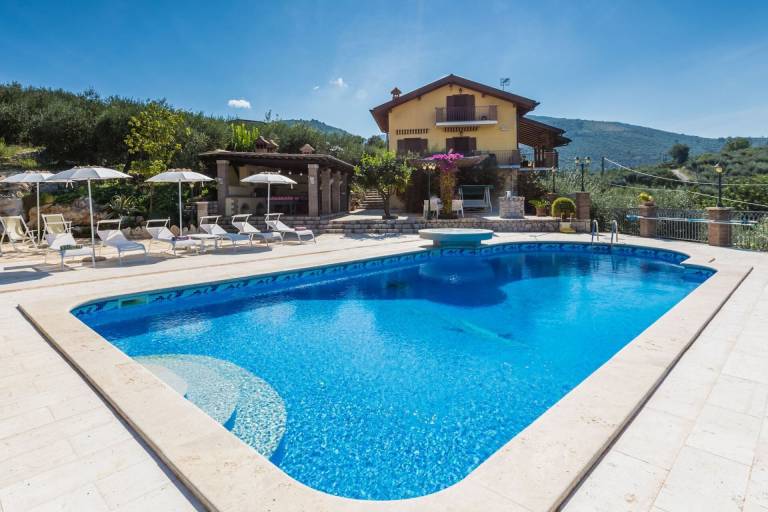 Villa  Priverno