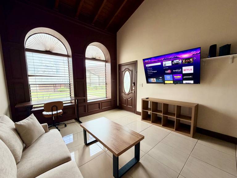 Condo with grill | City view — photo 2