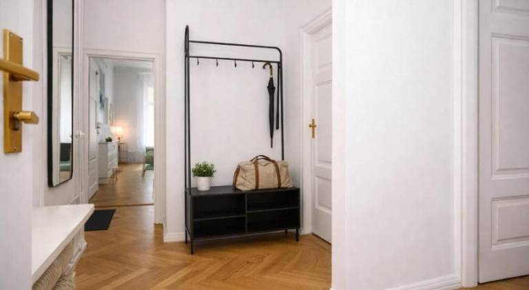 2BR 98m2 Old Town Apt with Pool Table and Free Parking! — photo 2