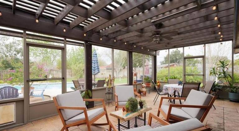 Ample villa with pool | Pets are welcome — photo 3