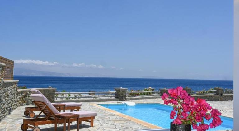 Villa with pool in Tinos
