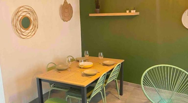 House with patio — photo 4