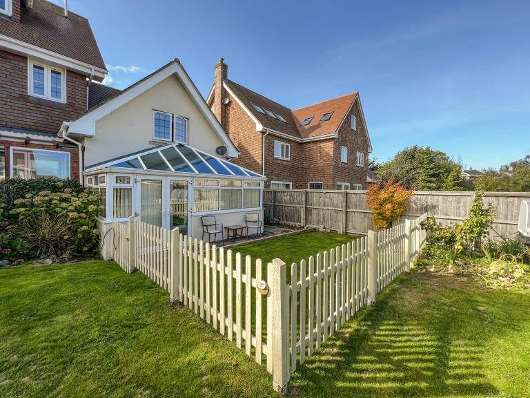 Cottage with yard in Shanklin