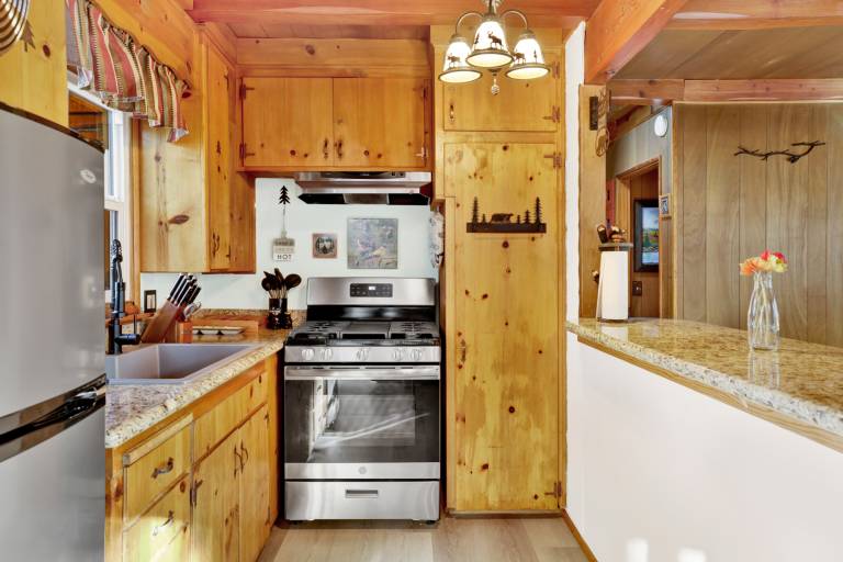 Kozy Cabin at Big Bear- Log Cabin Retreat Cottage — photo 5