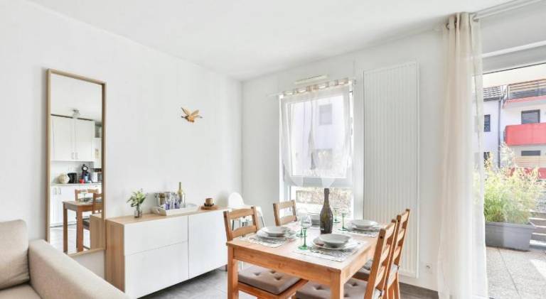 Rental apartment with patio — photo 3