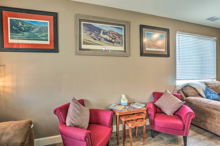 Air Racing Decor, Hot Tub: Sparks Home! — photo 5