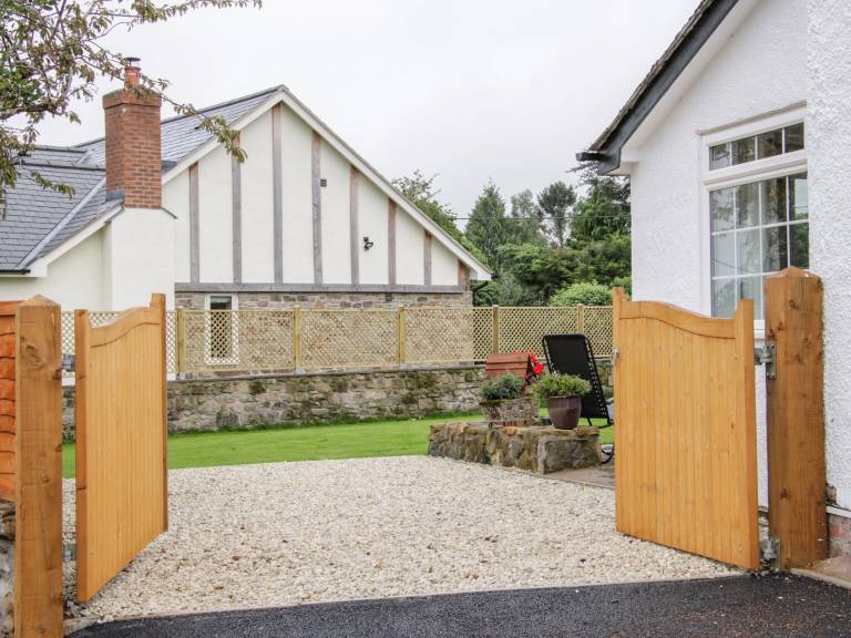 Child-friendly cottage with yard | Pets allowed — photo 4