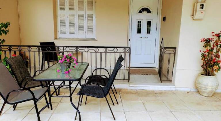 Holiday apartment with patio & jacuzzi — photo 4