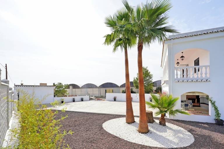 Fully equipped villa with private pool, BBQ & terrace | Mountain view | Pet-friendly — photo 5