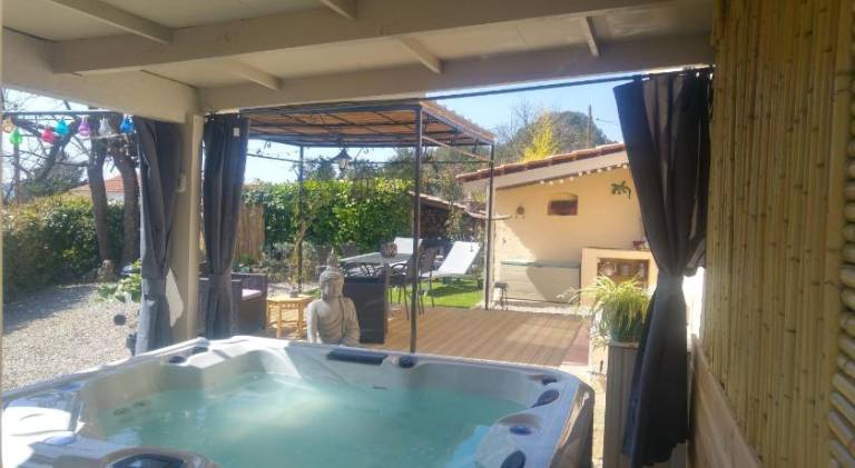 Vacation home with pool & hot tub — photo 4
