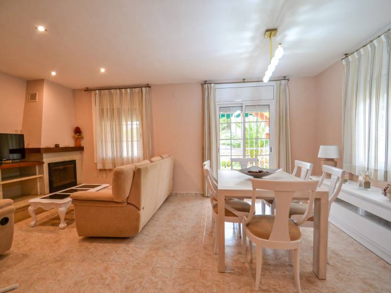Children-friendly vacation home with BBQ, private pool & yard | Next to the beach | Perfect for remote work | Pets are welcome — photo 4