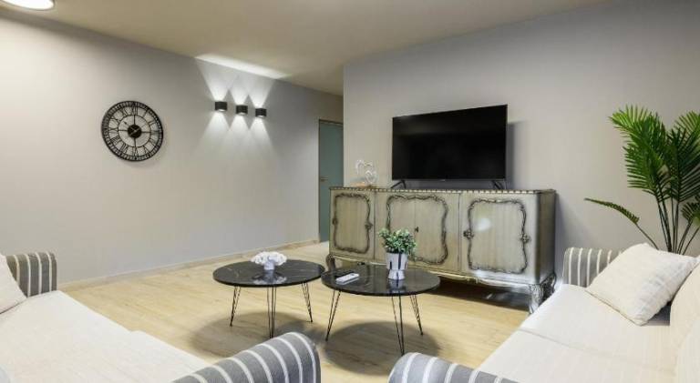Apartment with yard & patio in Thasos