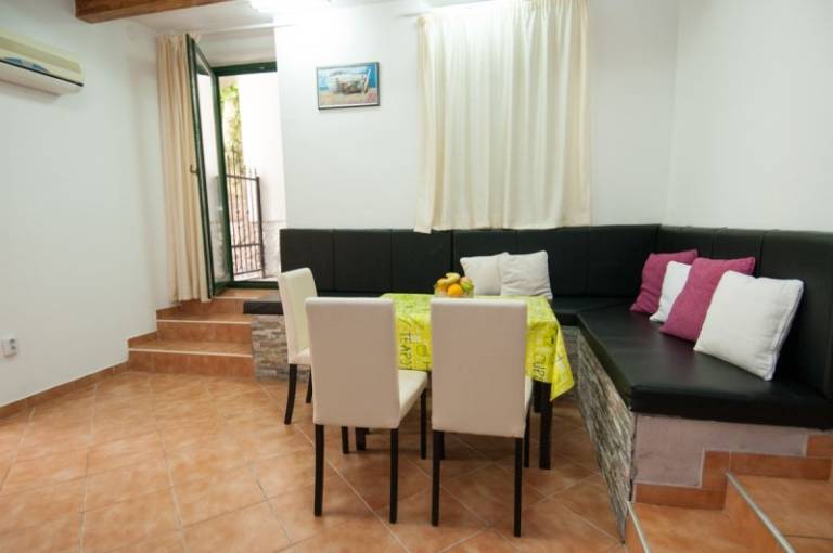 Ferienwohnung in Lovran mit Meerblick, Terrasse, Klimaanlage, W-LAN (3698-2) — photo 3
