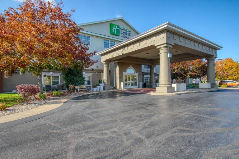 Holiday Inn Express Hotel & Suites Oshkosh - State Route 41 By IHG — photo 5