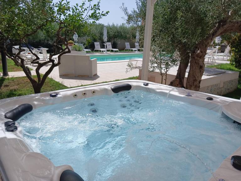 Serviced apartment with terrace, pool & jacuzzi | Pet-friendly in Marsala