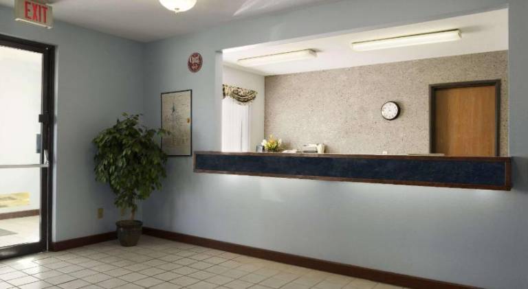 Super 8 By Wyndham Danville — photo 4