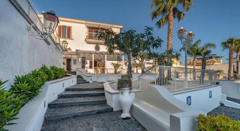 Villa with jacuzzi & pool | Pets allowed — photo 4