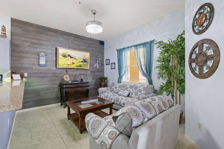 Family-friendly beautiful condo with patio, yard & private pool | Close to the beach | Pets are welcome — photo 3