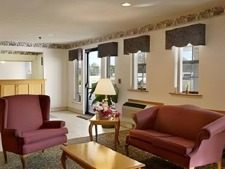 Super 8 By Wyndham Springfield East — photo 3
