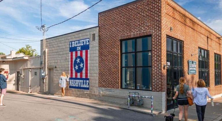 Patio FirePit Garage Walk to Belmont 12 South, Restaurants and More — photo 2