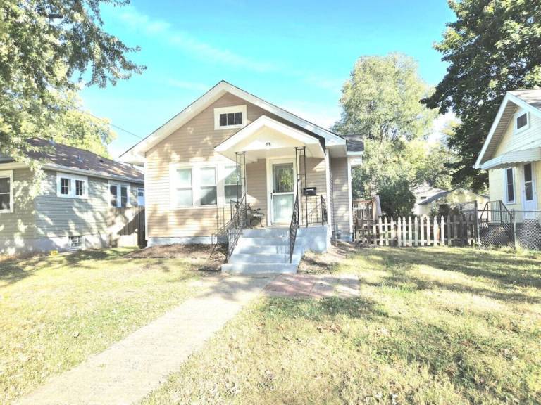 House  Brooklyn Park
