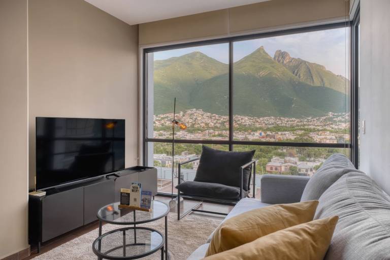 Upscale 1BR Oasis A C Pool In Unit Laundry