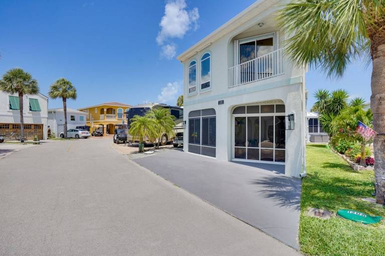Riverview Beautiful remodeled 2 bd 2 bath beach home on Nettles Island — photo 3