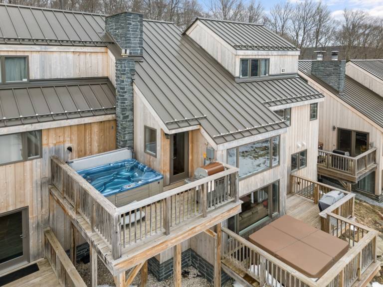 Children-friendly condo with sauna, hot tub & barbeque | Mountain view | Pets allowed — photo 2