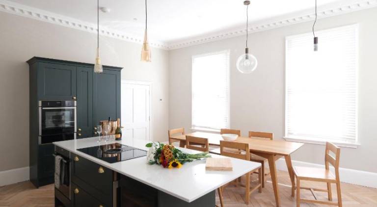 Pleasant holiday apartment | Next to Roman Baths | Pets are welcome in Bath