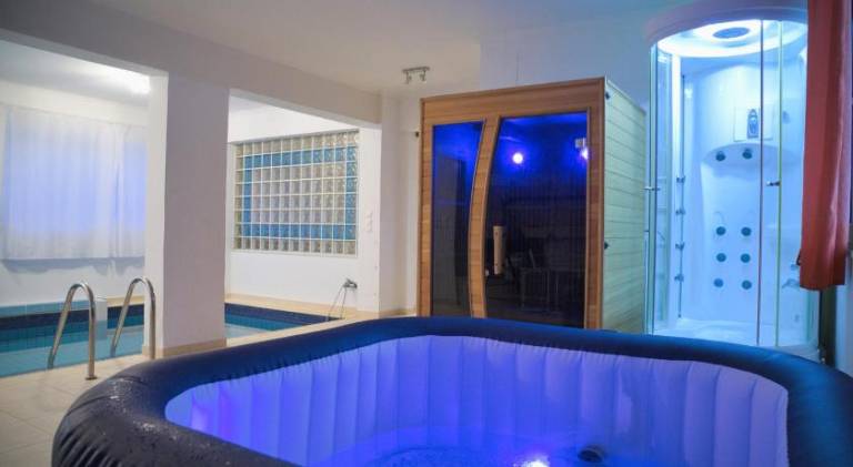 Villa with private pool, patio & hot tub — photo 3