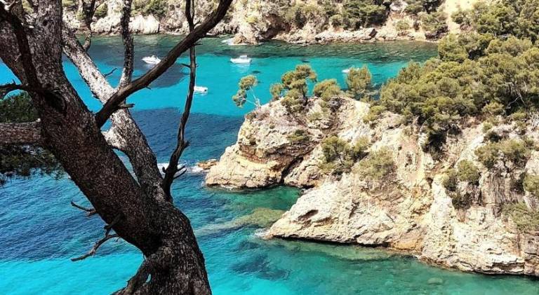 Click! OMG Beach Pool The Secret Madine Cocoon in Provence, Walk to Sea, Private Villa with Suites in Bandol