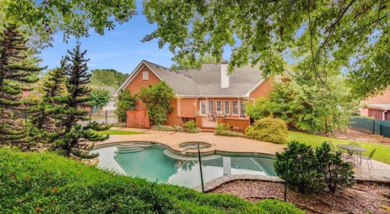 Big vacation home with pool | Pet-friendly in Conyers, GA