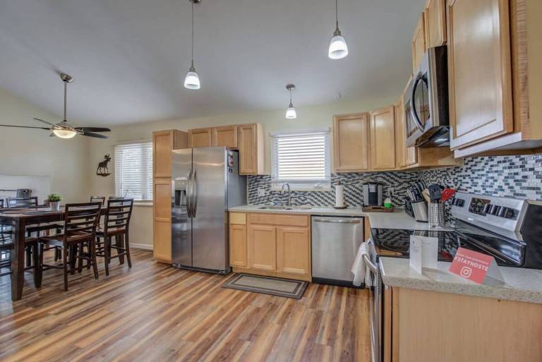 Spacious 4BD Dog-friendly Home near USAF Academy — photo 4