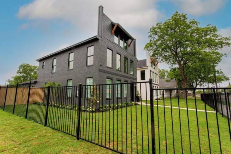 Top Near Baylor University from 140 HomeToGo