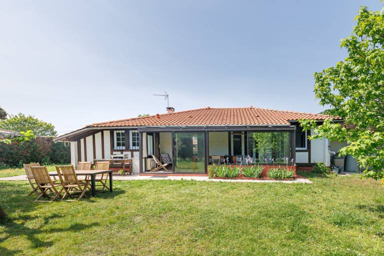 Family-friendly charming house with garden, terrace & fast internet | Garden view | Pets are welcome in Dax