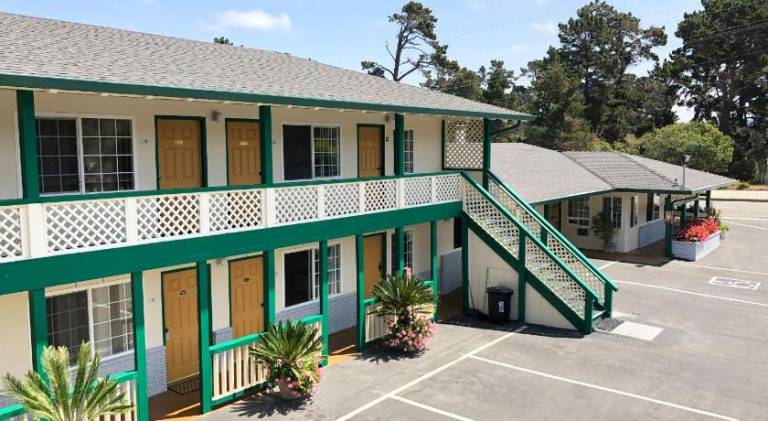 Monterey Pines Inn — photo 3