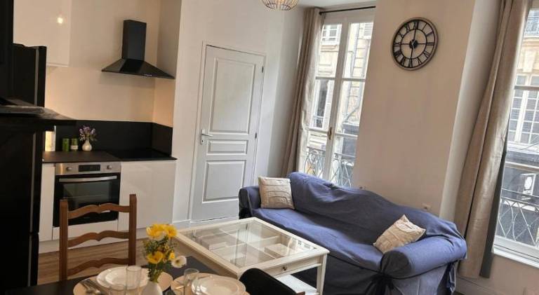 Holiday apartment with 2 rooms for 4 persons in Caen